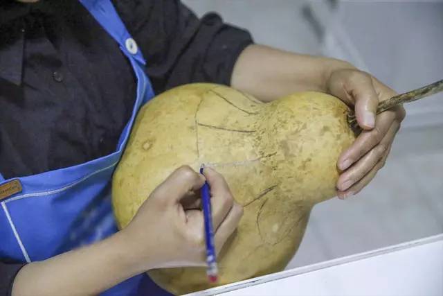 Çocuklarından dolayı çalışamıyordu! İnternetten bulduğu o fikirle paraya para demiyor: Her yerden sipariş yağıyor 1